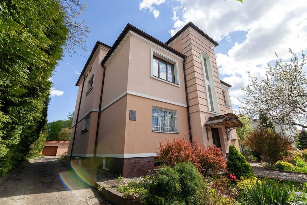 Оренда окремої будівлі. 360кв.м. 10сот. вул. Херсонська. 2000$/міс.