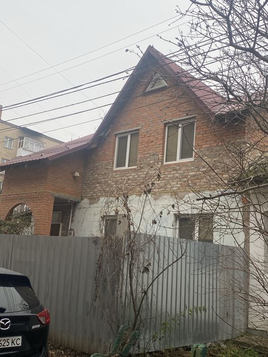 Продам частину будинку на Олега Антонова( Максима Шимка)