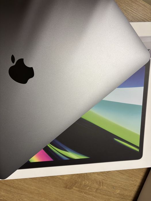 Macbook Pro M1 8/256gb в чудовому стані, як новий