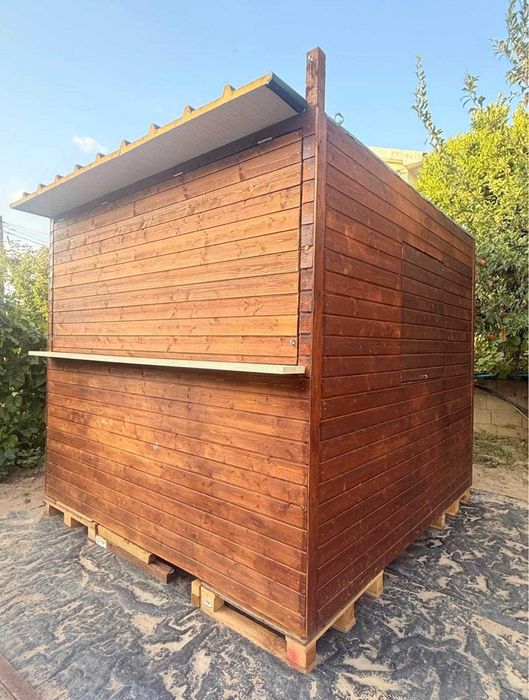 Casinha de madeira/Stand para venda