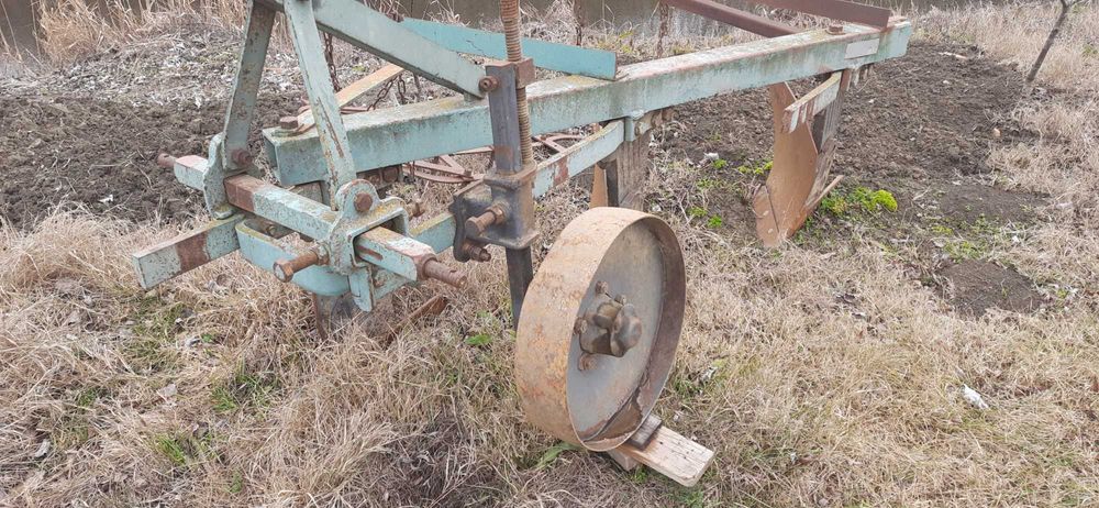 Продам плуг ПЛН-3.35