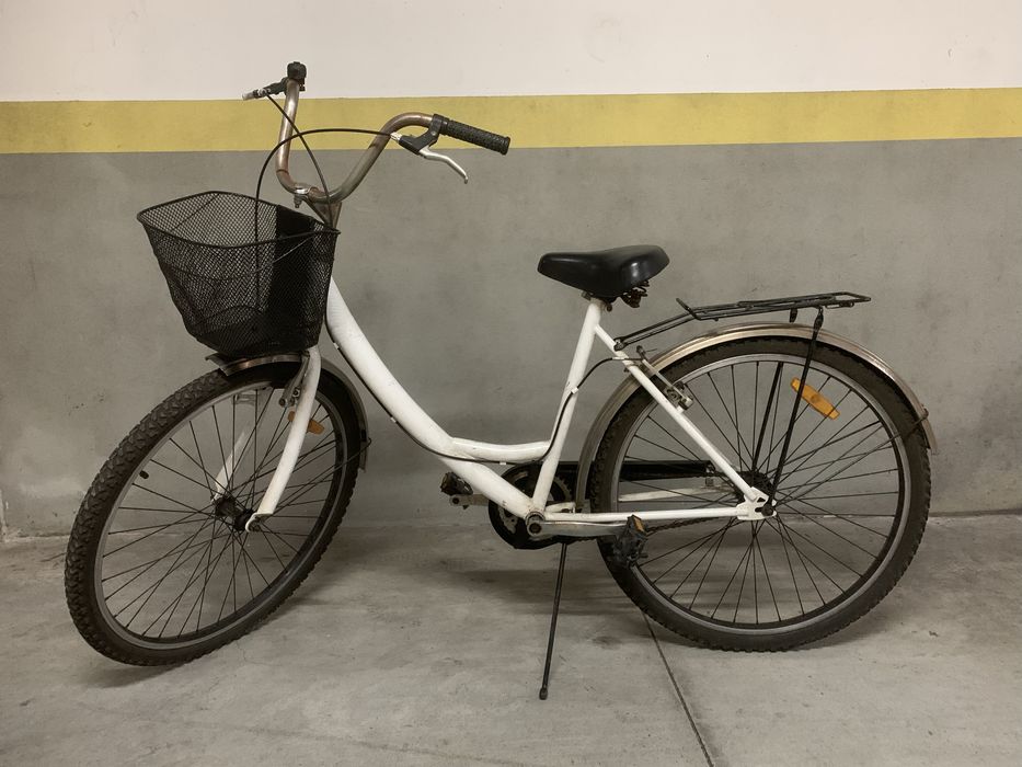 Vendo bicicleta com cesto