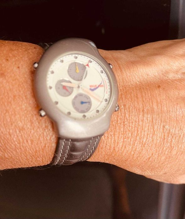 Relógio de Pulso Vogue 2000 – Elegância e Qualidade