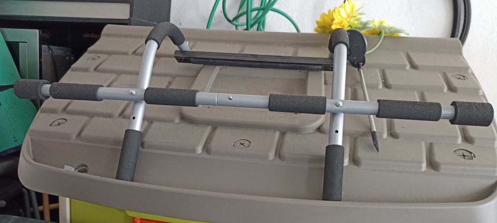Doorway Pull-Up Bar64551749068547121