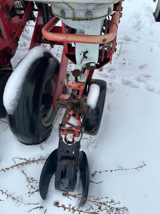 Продається сівалка пневматична Massey Ferguson 555 6