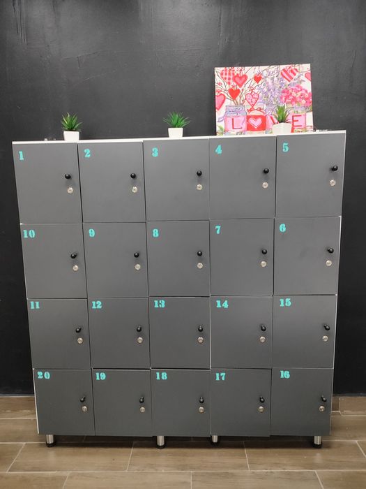 Продам меблі зі спортивної студії