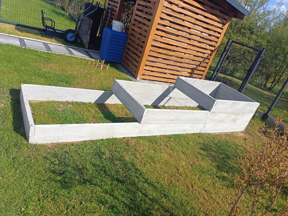Warzywnik betonowy doskonała imitacja drzewa