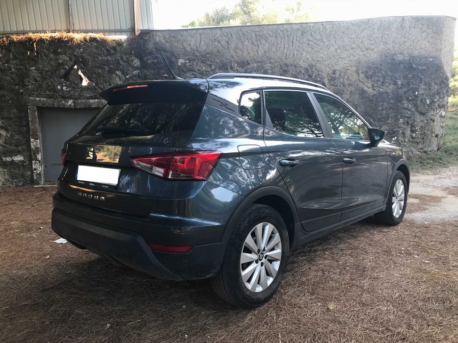 Seat Arona 1.0 TSI, em ótimo estado