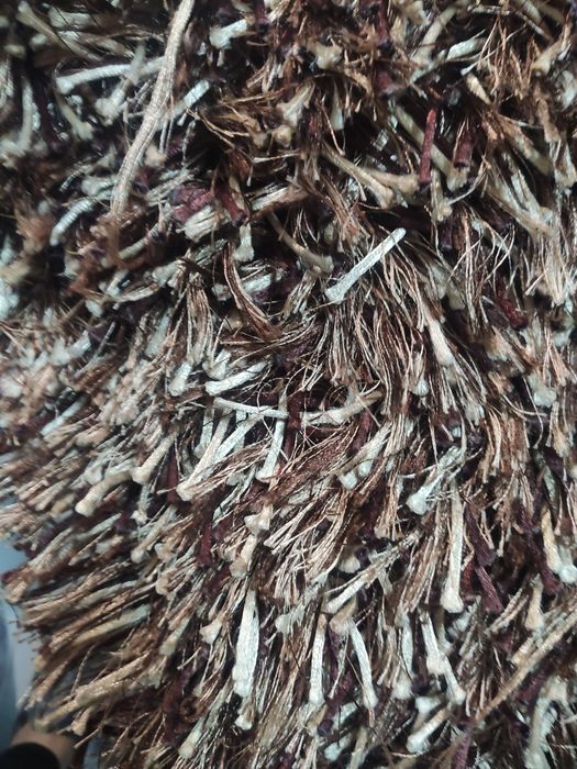 Tapetes quarto castanho e dourado