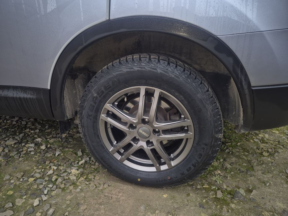 Комплект шин з дисками Kapsen215/65R16 з дисками Dezent r16.