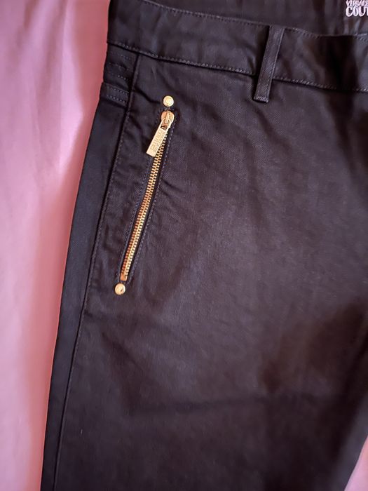Wyprzedaż spodnie męskie Versace Jeans Couture.