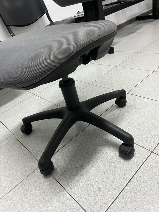 Cadeiras De Escritorio em bom estado