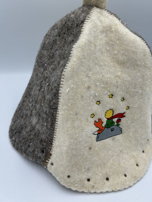 Czapka do sauny welniana. Haft mały ksiaże