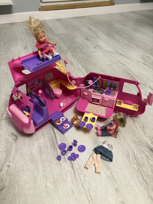 Kamper Barbie z akcesoriami i lalkami