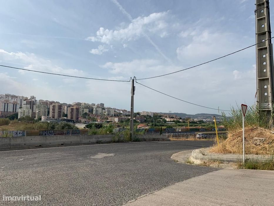Vende-se Terreno em Frielas