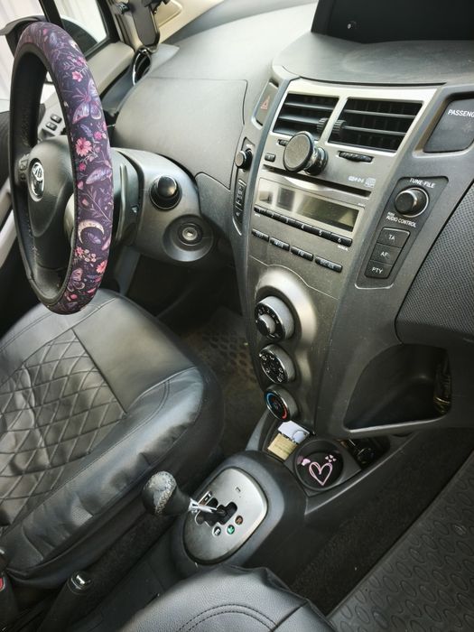 Продаётся личный автомобиль Toyota Yaris 2011 года