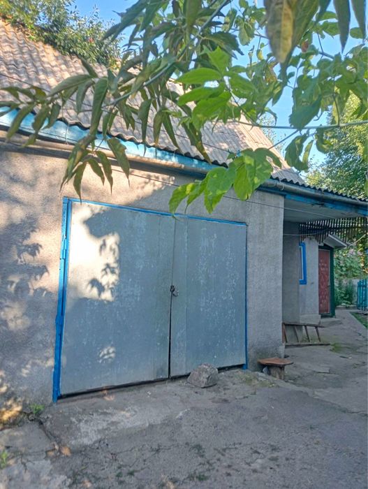 Продам квартиру двоповерхову,гараж,погріб,город