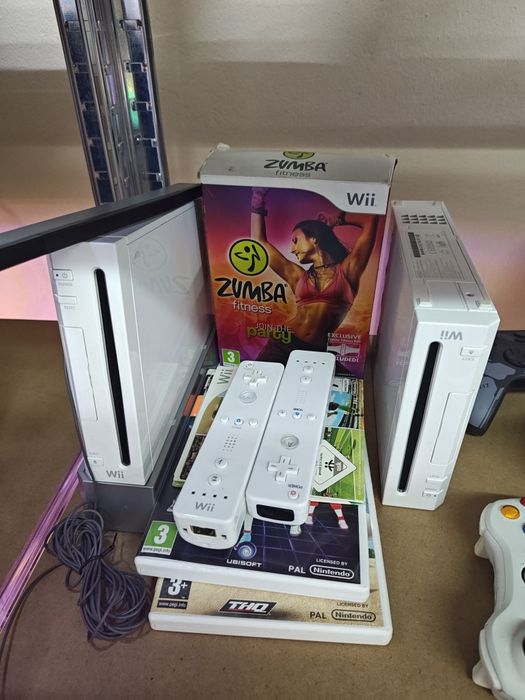 Konsola Nintendo Wii komplet  plus ...gitara .