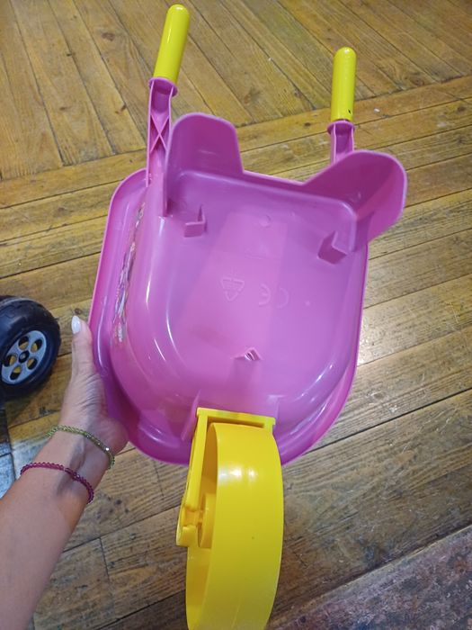 Carrinho de mão rosa