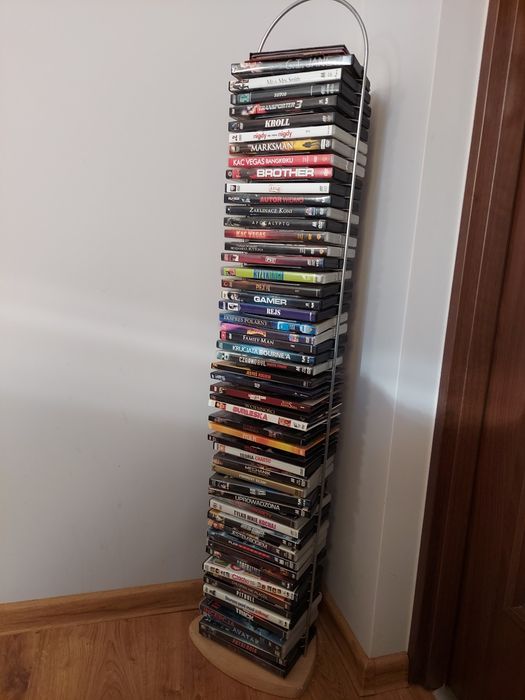 Płyty CD  razem ze stojakiem