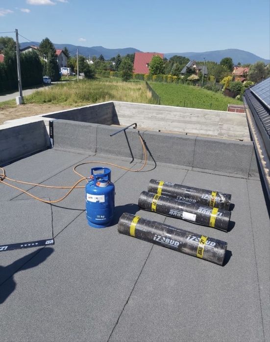 Pokrycia dachowe  Papą termozgrzewalną Dekarz Naprawy dachów Dachy