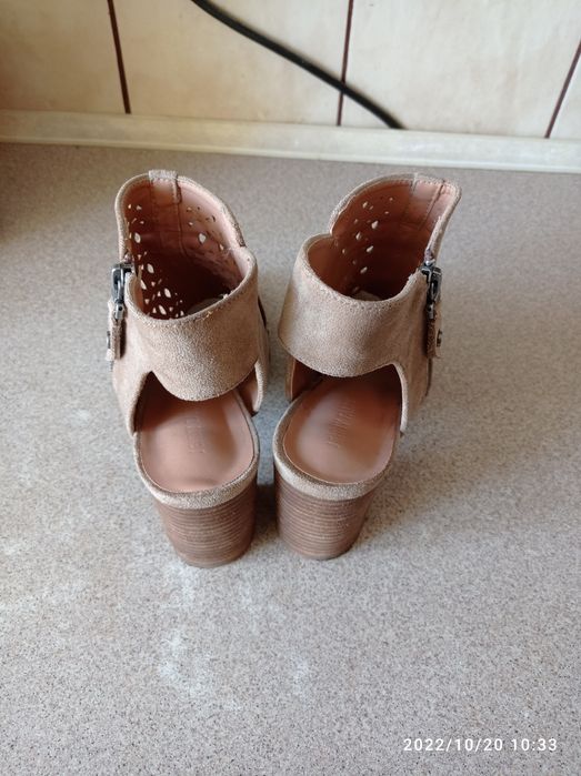 Buty bezowe na słupku rozmiar 38 Jenny Fairy