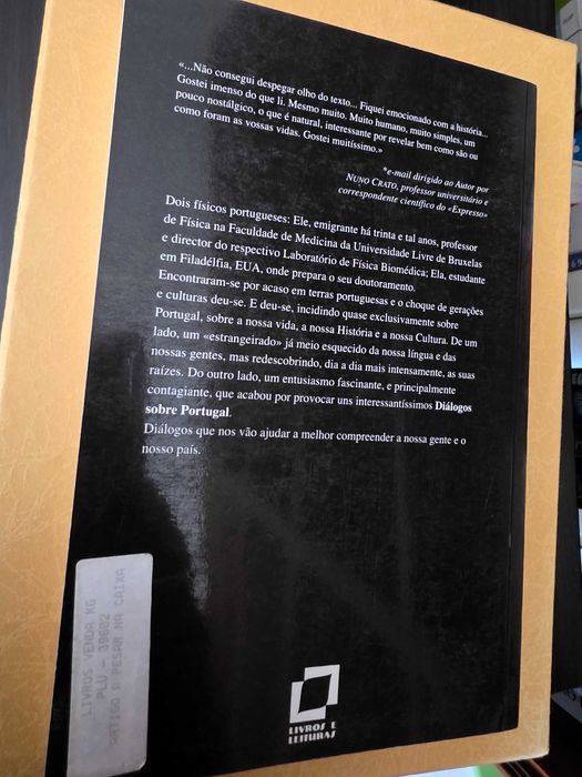 Livro "Diálogos sobre Portugal" de Manuel Paiva e Mariana Pereira