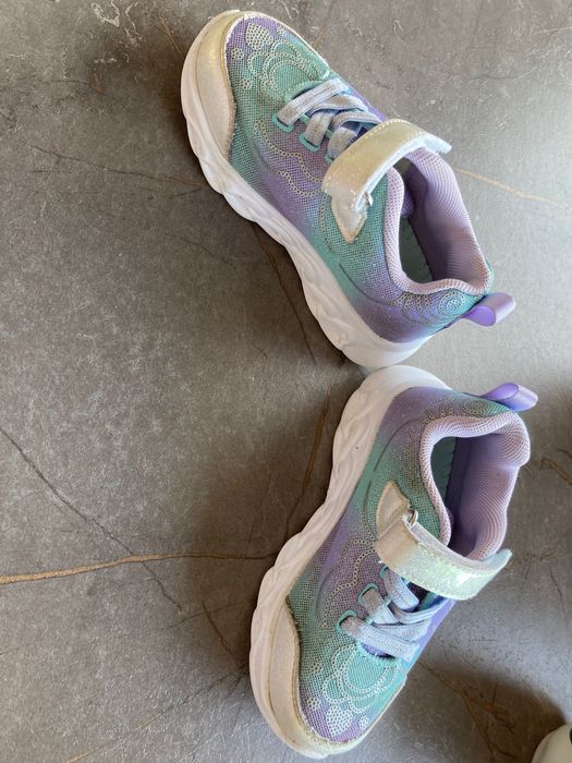 Buty sportowe, nelli blu, świecąca podeszwa, rozmiar 25