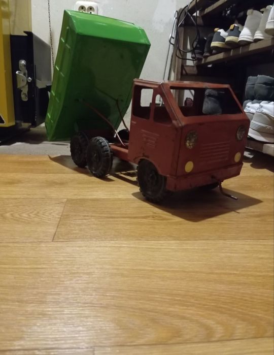 Игрушки машинки СССР. Грузовик МАЗ.