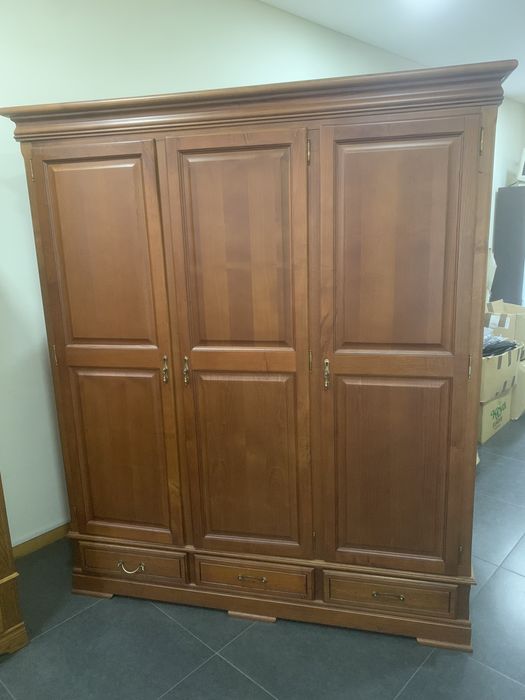 Roupeiros novos em Fim de stock  A grande preço