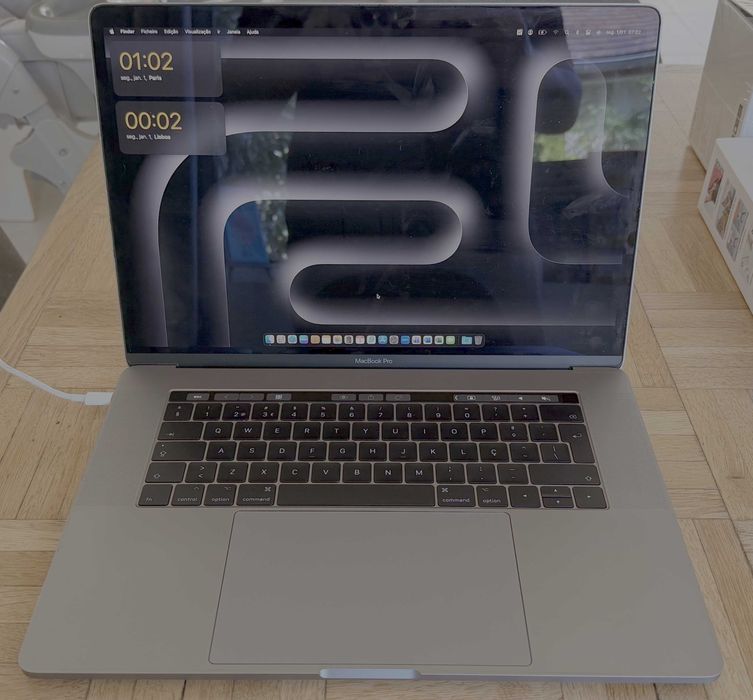 MacBook Pro 15" 2017 i7 – 16GB RAM – Perfeito estado + Caixa e Carregador Originais