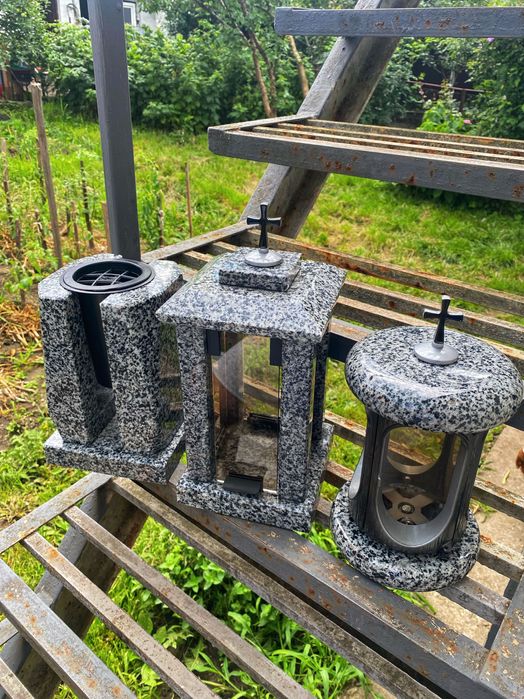 Znicze , Lampiony granitowe