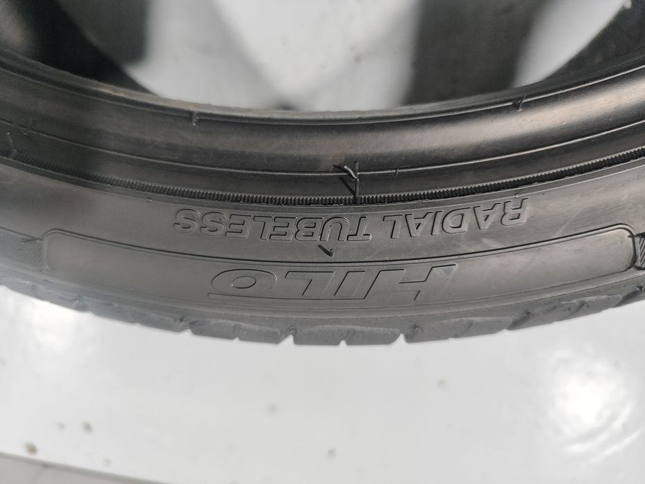 2 pneus semi novos 235-35R19 Hilo - Oferta dos Portes