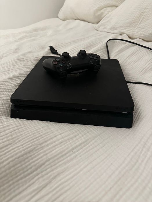 Продаю Playstation 4 pro