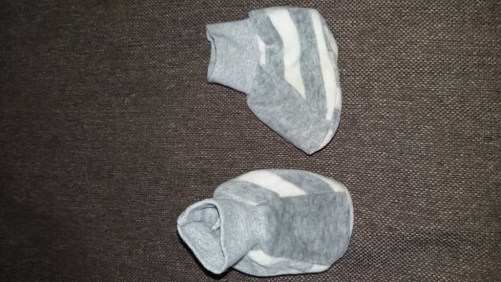 Костюмчик 4 в 1 1-2 рочки штани кофточка пінетки шапочка