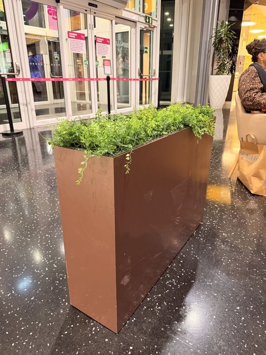 Corta vento e floreiras separadores de ambientes