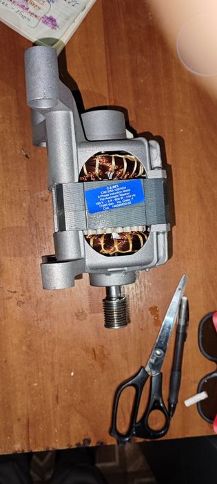 Продам двигатель стиральной машины C.E.SET CIM 2AD4  hotpoint aristo