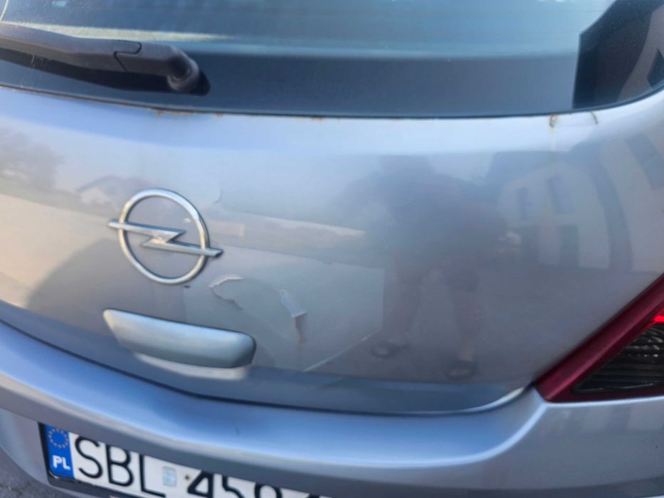 Opel Corsa D 2009 (silnik do remontu)