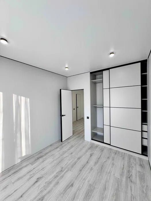 Продаж будинок таунхаус в закритому містечку набережна озеро