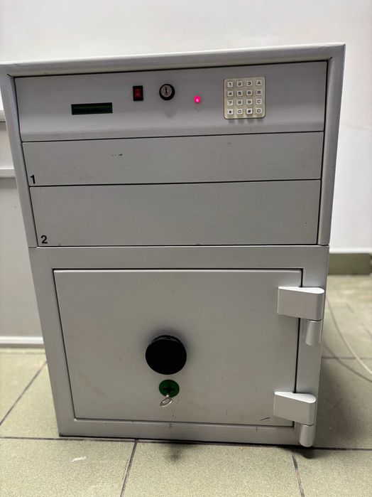 Sprzedam multisejf bankowy