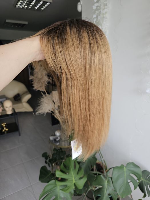 Peruka z włosów naturalnych Carmen karmelowy blond z odrostem grzywka