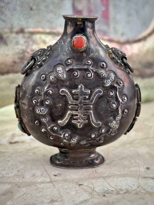 Srebrna tabakierka (pr. 800). Mongolia XIX wiek, unikat
