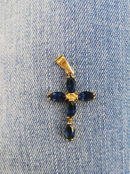 cruz em prata dourada