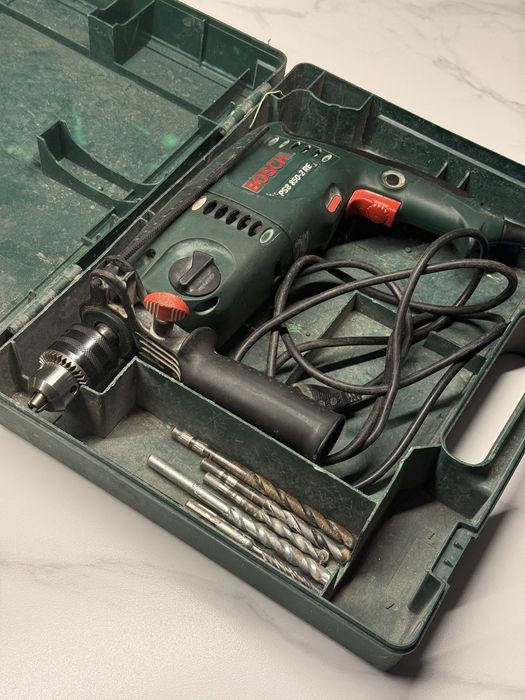 Aparafusadora/Berbequim de Percussão Bosch PSB 850-2 RE + Acessórios