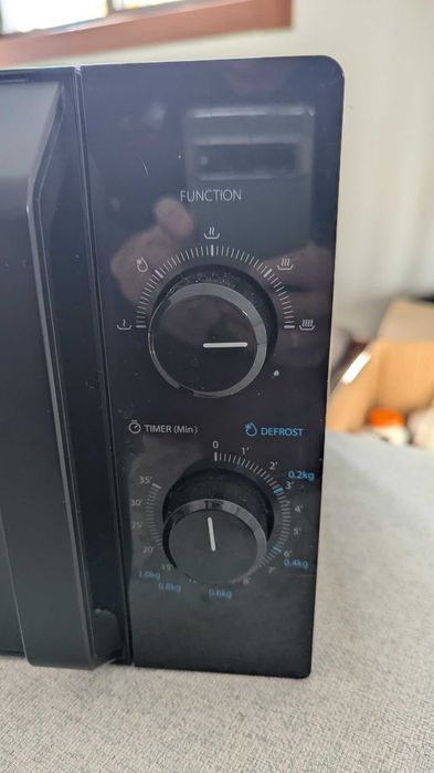 Micro-ondas Toshiba 20L 800W em excelente estado