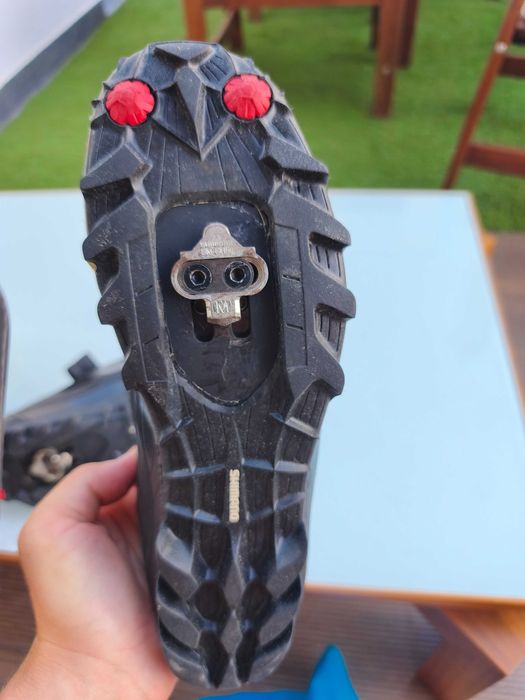 Calçado para ciclismo com cleats