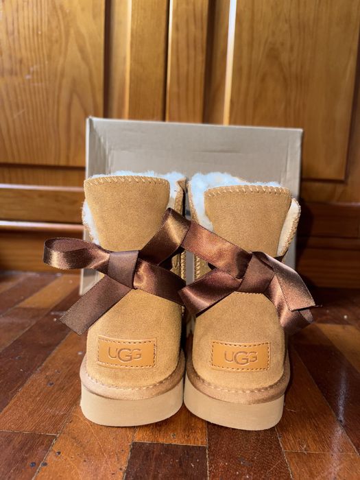Botas Ugg com laços 39