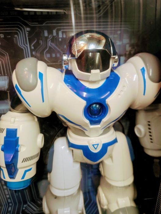 Robot interaktywny Nowy - zabawka w super cenie