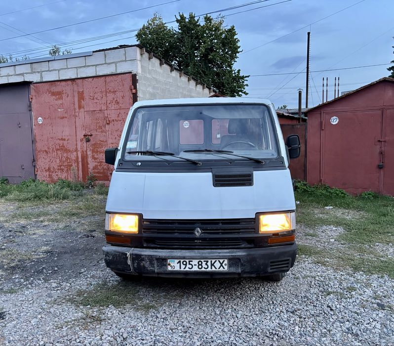 Renault Trafic 2.5 дизель 7л по місту