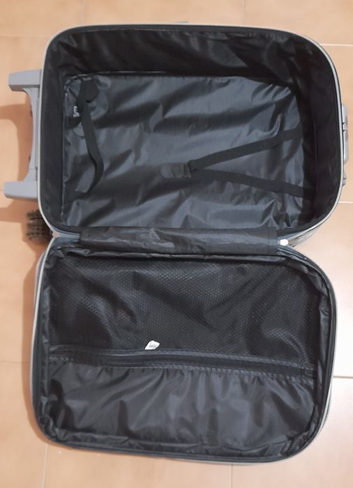 Troley pequeno em bom estado